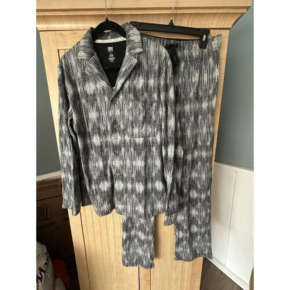 NWT‎ FRYE Gray & White Pattern Notched Premium sleepwear SET MEN'S Size Large